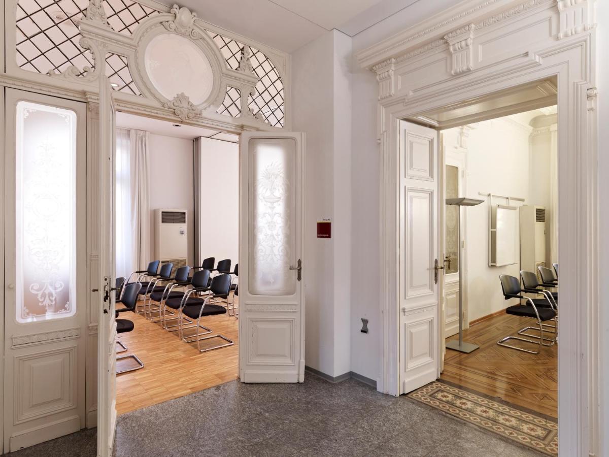 Business Center In Villa ベリンツォーナ エクステリア 写真